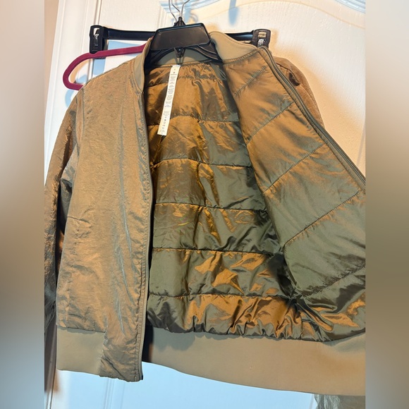 Lululemon size 6 reversible bomber jacket like new! - Picture 6 of 8